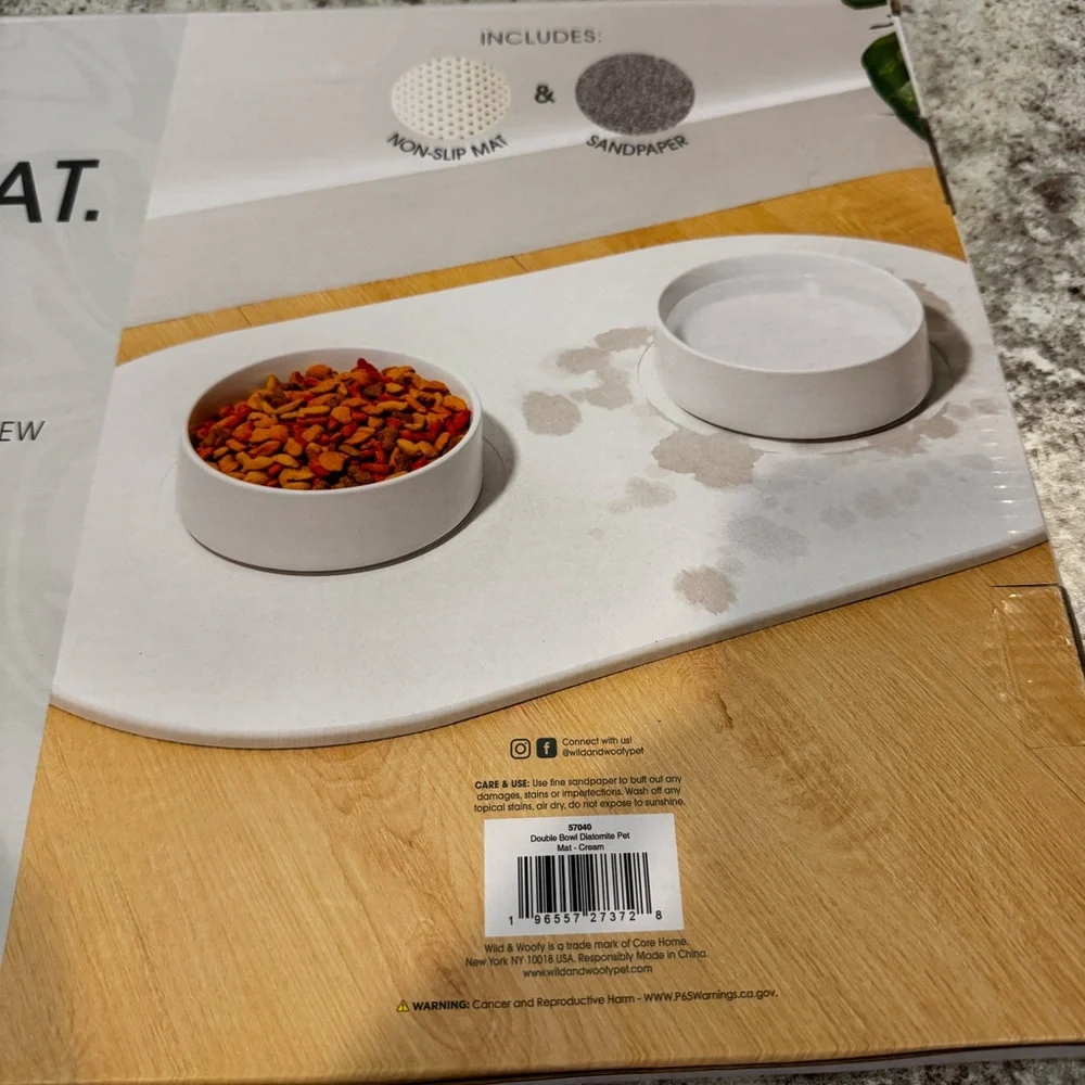 Wild & Woofy Double Bowl Diatomite Pet Stone Mat in off white/cream.